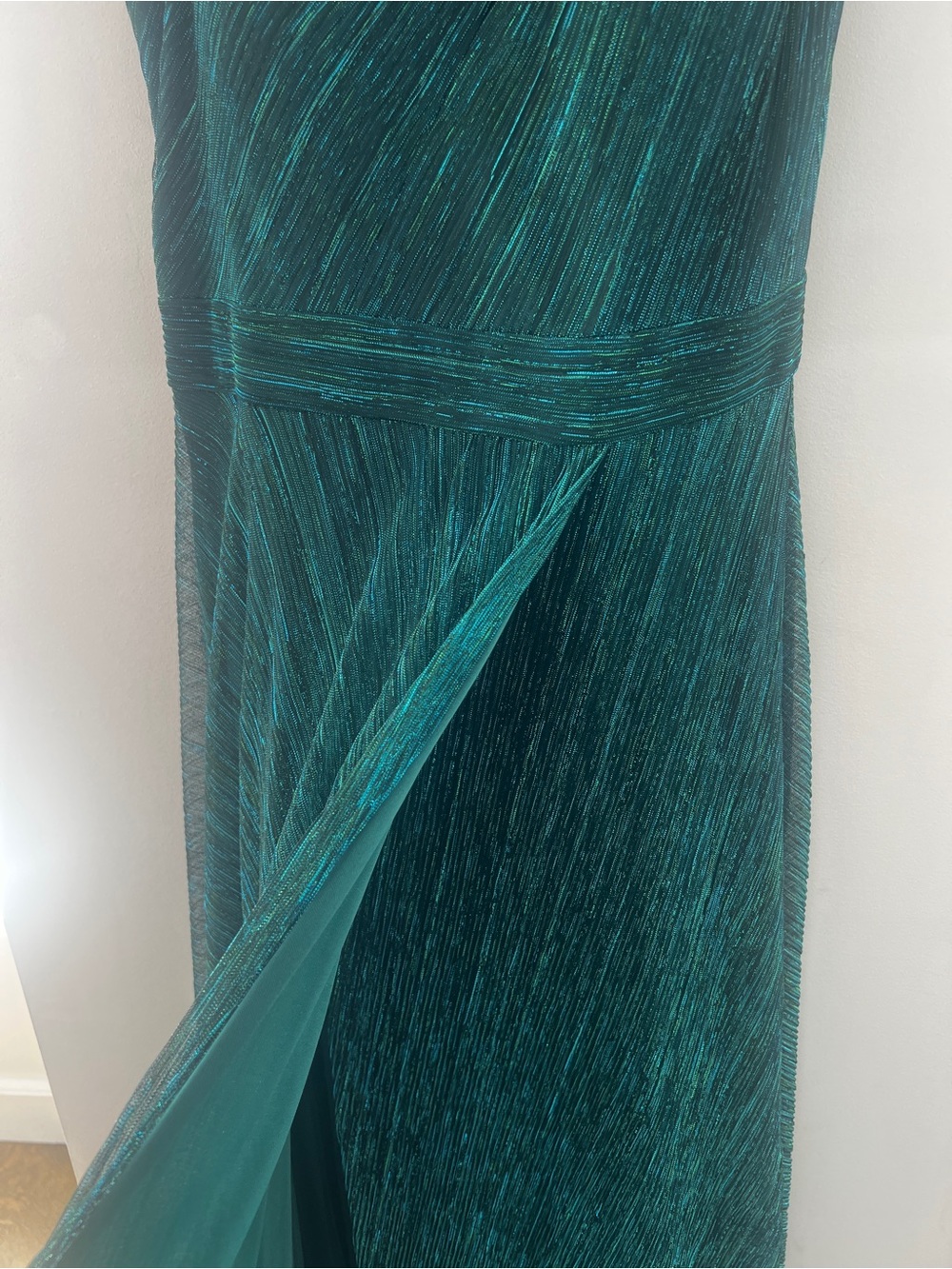 Brand new - AQUA One Shoulder Crinkled Metallic Teal Green Gown Size 8 – $278 - Picture 5 of 8